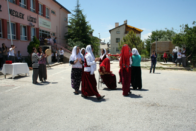 Geleneksel Kına Gecesi Canlandırıldı 