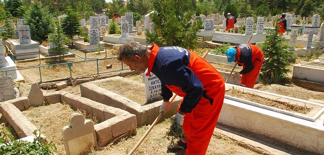 Mezarlıklar Temizlenerek, Bilgi sistemine Kaydediliyor