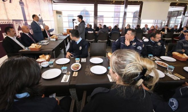 Beyşehir Belediyesinden Polise Moral Yemeği 