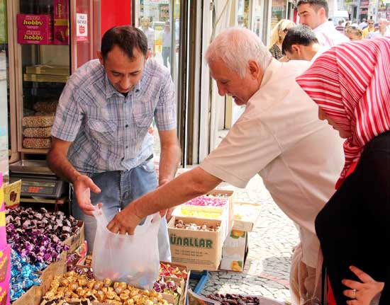 Bayram şekerleri tezgahlarda 