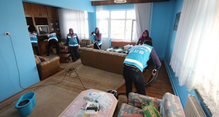 Beyşehir'de Öğrencilerden Gönüllü Evde Bakım Hizmeti