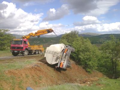 Beyşehir ve Derbent\'te Trafik Kazaları: 2 Yaralı