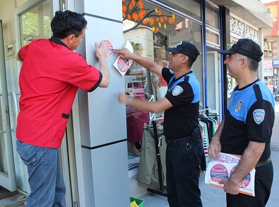 Polis vatandaşı bilinçlendiriyor