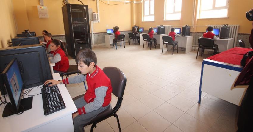 Beyşehir Belediyesi, Okulun Bilişim Sınıfını Yeniledi
