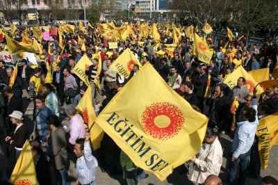 Eğitim Senden greve davet