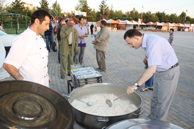 İftar sofrasında inceleme