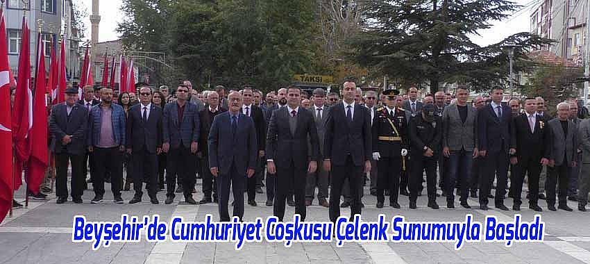 Beyşehir’de Cumhuriyet Coşkusu Atatürk Anıtına Çelenk Sunumuyla Başladı