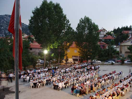 Çamlıkta toplu iftar coşkusu 