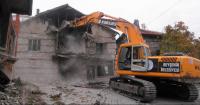 Beyşehir’de Metruk Binaların Yıkımı Devam Ediyor