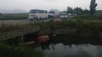 Öğrenci Servisinin Çarptığı Traktör, Sulama Kanalına Düştü