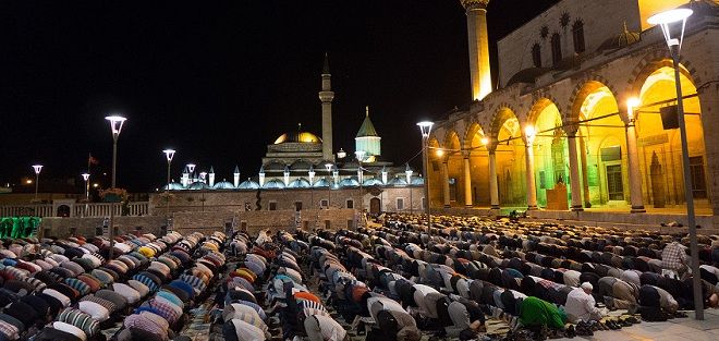 Ramazan Coşkusu İlk Teravihle Başladı